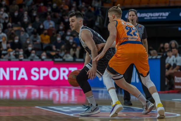 不乏球员在 不乏球员在