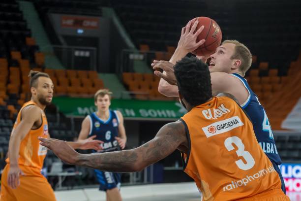 中场核心 中场核心